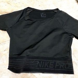 Nike Pro Mesh Crop top